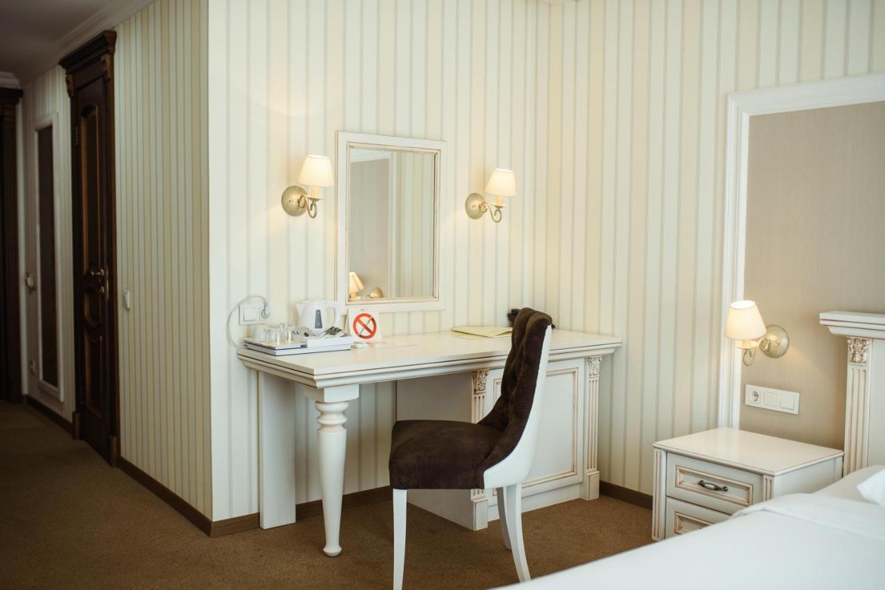 Orly Park-Hotel Kiev Buitenkant foto