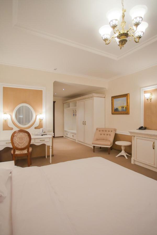 Orly Park-Hotel Kiev Buitenkant foto
