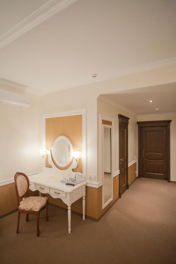 Orly Park-Hotel Kiev Buitenkant foto